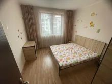 большая кровать в спальне