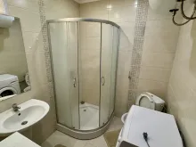 Душевая кабина в ванной комнате