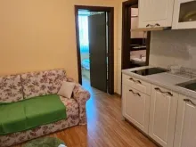 Диван и кухня