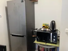 Холодильник и микроволновая печь