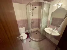 душевая кабина в ванной комнате
