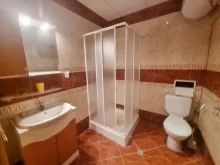 ванная комната с душевой кабиной