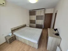 Двухспальная кровать и гардероб