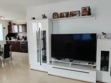 Телевизор на стене