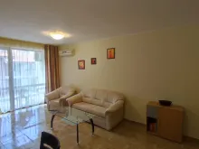 диван и столик