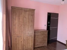 Комод и гардероб в спальне