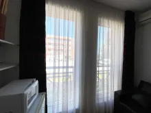 окно в комнате