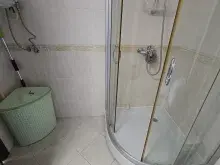 душевая кабина в ванной комнате