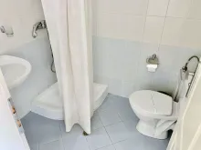 ванная комната с туалетом