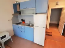 Кухонная мебель и холодильник