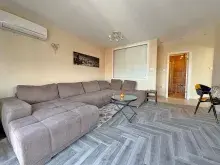 Кондиционер и обеденный стол