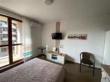 окно в комнате