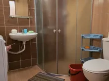душевая кабина в ванной комнате