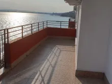 фронтальный панорамный вид моря с терасы