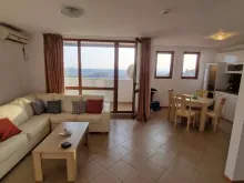 Gardenia Hills | Трёхкомнатная квартира: гостиная , кухня