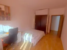 Шкаф и кровать
