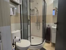душевая кабина в ванной комнате
