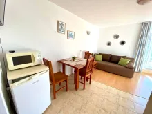 Julia Family Apartment | Двухкомнатная квартира: гостинная, кухня