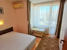 Кровать в спальне