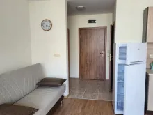 диван и холодильник