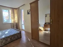 шкаф и кровать