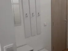 вешалка в прихожей