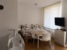 телевизор и кровать