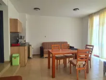 Телевизор и стол