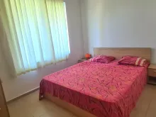Кровать в спальне