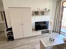 телевизор и шкаф