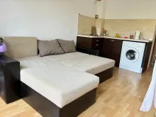 диван в комнате