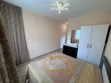 кровать и шкаф