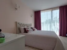 окно и кровать