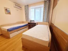 две кровати в другой комнате