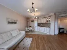 диван и кухня