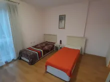 Две кровати в первой спальне