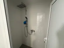 душевая кабина в ванной комнате