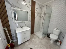 две кровати в спальне