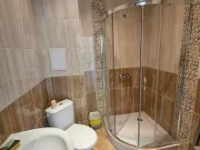 душевая кабина в ванной комнате
