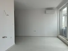 окно в комнате