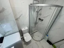 душевая кабина в ванной комнате