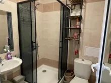 душевая кабина в ванной комнате