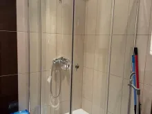 душевая кабина в ванной комнате