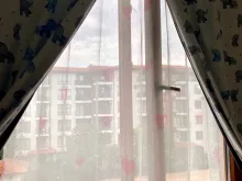 окно в комнате