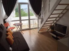 окна в гостиной комнате