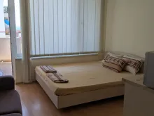 кровать в спальне