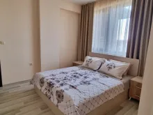 кровать в спальне
