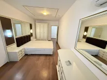 полностью меблированная спальня