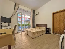 Sunny View Central | Студия у моря с террасой и видом на бассейн