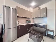 кухня с бытовой техникой